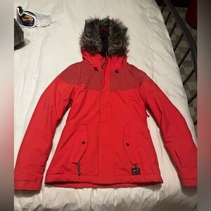 Salmon / red O’Neil ski jacket. In great condition / lightly worn.